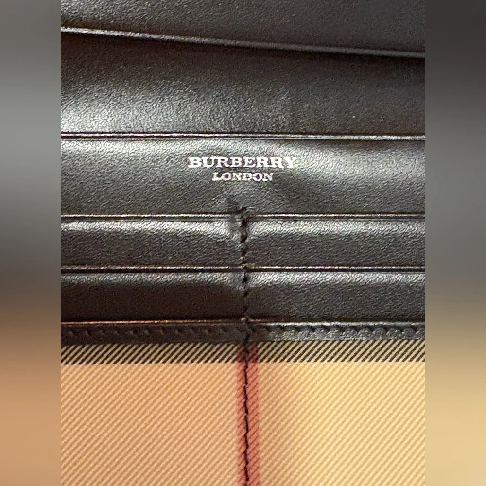 Burberry Authentic Nova Check Wallet - Picture 8 of 13